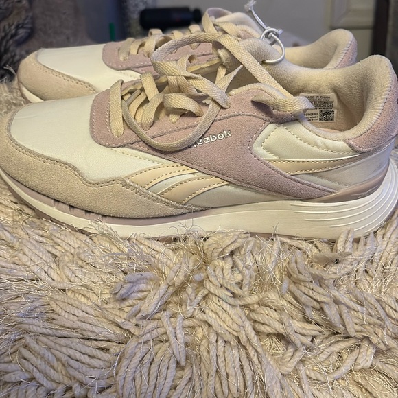 Reebok Shoes - Reebok classic